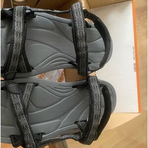 Northside Black Rafting Sandals - Boys Sz 7.